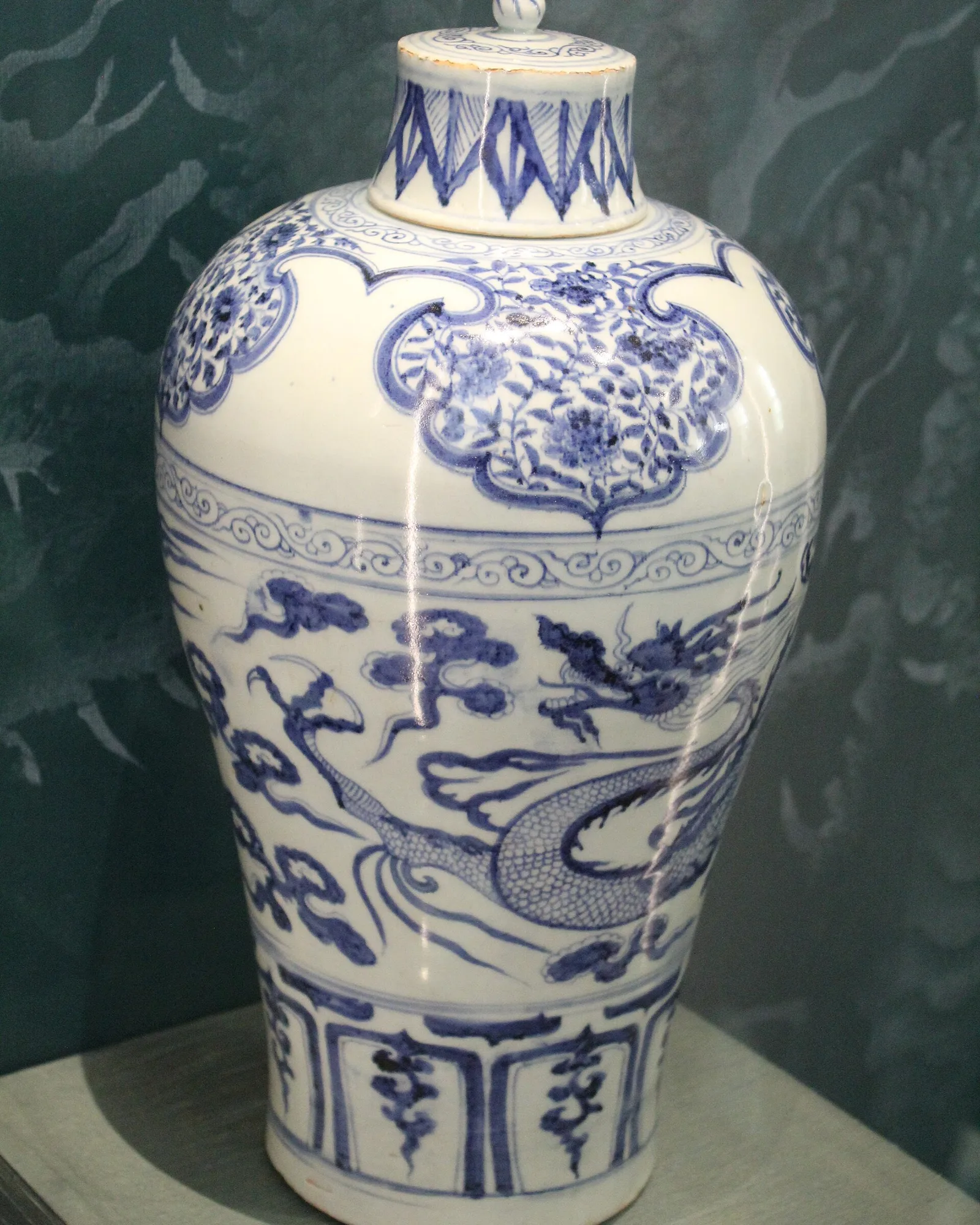 青花梅瓶